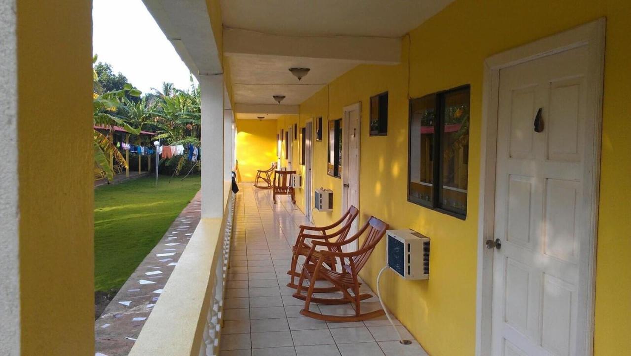 Sunshine Hotel Isla del Maíz Pequeña Exteriör bild