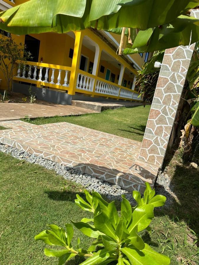 Sunshine Hotel Isla del Maíz Pequeña Exteriör bild
